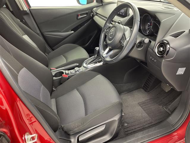 デミオ ＸＤツーリング　純正ナビ　バックカメラ　衝突軽減ブレーキ　レーンキープアシスト　クルーズコントロール　シートヒーター　ＨＩＤヘッドライト　ドライブレコーダー　ＥＴＣ　純正アルミホイール　純正フロアマット　パドルシフト（21枚目）