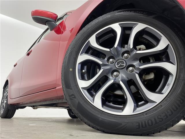 デミオ ＸＤツーリング　純正ナビ　バックカメラ　衝突軽減ブレーキ　レーンキープアシスト　クルーズコントロール　シートヒーター　ＨＩＤヘッドライト　ドライブレコーダー　ＥＴＣ　純正アルミホイール　純正フロアマット　パドルシフト（37枚目）