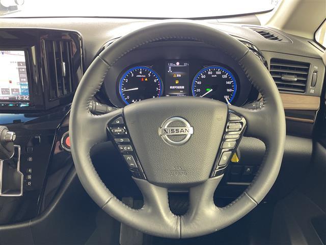 エルグランド ２５０ハイウェイスターＳ　社外９インチナビ　フリップダウンモニター　アラウンドビューモニター　エマージェンシーブレーキ　ハーフレザーシート　純正アルミホイール　両側パワースライドドア　レーダークルーズコントロール　ドラレコ（6枚目）