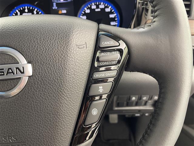 エルグランド ２５０ハイウェイスターＳ　社外９インチナビ　フリップダウンモニター　アラウンドビューモニター　エマージェンシーブレーキ　ハーフレザーシート　純正アルミホイール　両側パワースライドドア　レーダークルーズコントロール　ドラレコ（8枚目）