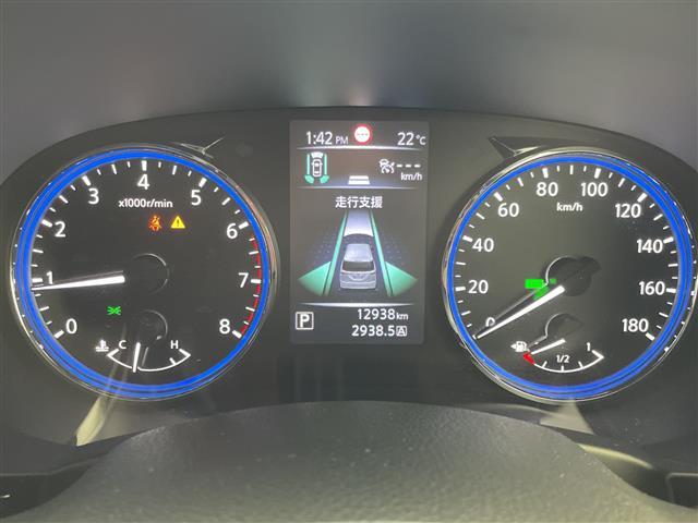 エルグランド ２５０ハイウェイスターＳ　社外９インチナビ　フリップダウンモニター　アラウンドビューモニター　エマージェンシーブレーキ　ハーフレザーシート　純正アルミホイール　両側パワースライドドア　レーダークルーズコントロール　ドラレコ（11枚目）