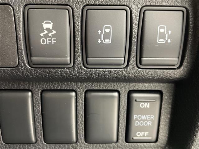 エルグランド ２５０ハイウェイスターＳ　社外９インチナビ　フリップダウンモニター　アラウンドビューモニター　エマージェンシーブレーキ　ハーフレザーシート　純正アルミホイール　両側パワースライドドア　レーダークルーズコントロール　ドラレコ（14枚目）