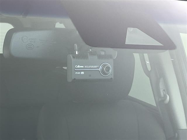 エルグランド ２５０ハイウェイスターＳ　社外９インチナビ　フリップダウンモニター　アラウンドビューモニター　エマージェンシーブレーキ　ハーフレザーシート　純正アルミホイール　両側パワースライドドア　レーダークルーズコントロール　ドラレコ（18枚目）