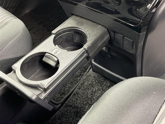 ヴォクシー ＺＳ　純正ナビ　ＣＤ　ＤＶＤ　フルセグＴＶ　Ｂｌｕｅｔｏｏｔｈ　バックカメラ　片側パワースライドドア　クルーズコントロール　前方ドライブレコーダー　ビルトインＥＴＣ　プッシュスタート　スマートキー（6枚目）