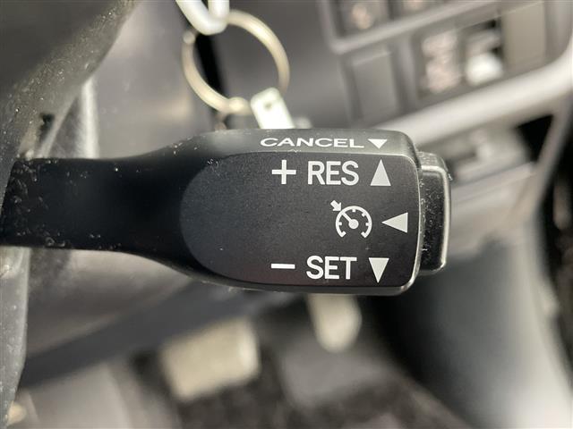 ヴォクシー ＺＳ　純正ナビ　ＣＤ　ＤＶＤ　フルセグＴＶ　Ｂｌｕｅｔｏｏｔｈ　バックカメラ　片側パワースライドドア　クルーズコントロール　前方ドライブレコーダー　ビルトインＥＴＣ　プッシュスタート　スマートキー（10枚目）