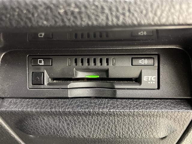 ヴォクシー ＺＳ　純正ナビ　ＣＤ　ＤＶＤ　フルセグＴＶ　Ｂｌｕｅｔｏｏｔｈ　バックカメラ　片側パワースライドドア　クルーズコントロール　前方ドライブレコーダー　ビルトインＥＴＣ　プッシュスタート　スマートキー（13枚目）