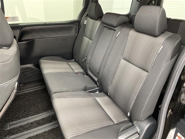 ヴォクシー ＺＳ　純正ナビ　ＣＤ　ＤＶＤ　フルセグＴＶ　Ｂｌｕｅｔｏｏｔｈ　バックカメラ　片側パワースライドドア　クルーズコントロール　前方ドライブレコーダー　ビルトインＥＴＣ　プッシュスタート　スマートキー（24枚目）