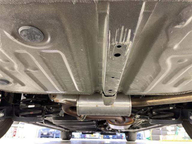 ヴォクシー ＺＳ　純正ナビ　ＣＤ　ＤＶＤ　フルセグＴＶ　Ｂｌｕｅｔｏｏｔｈ　バックカメラ　片側パワースライドドア　クルーズコントロール　前方ドライブレコーダー　ビルトインＥＴＣ　プッシュスタート　スマートキー（41枚目）