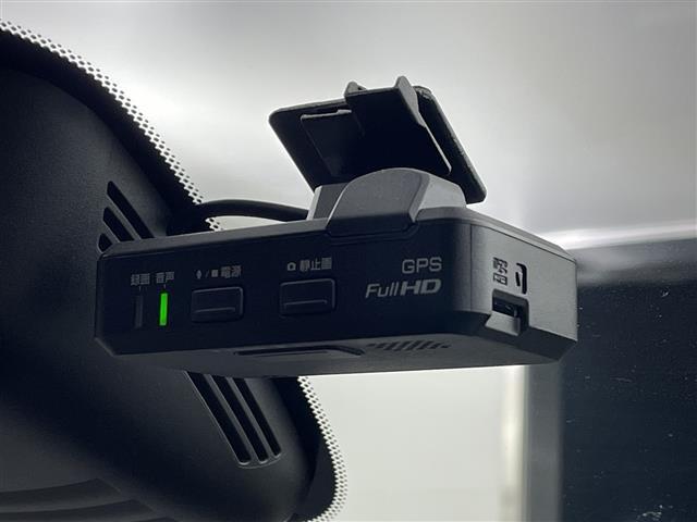 セレナ ハイウェイスター　純正ナビ　ＣＤ　ＤＶＤ　Ｂｌｕｅｔｏｏｔｈ　フルセグ　全周囲カメラ　ハンズフリーオートスライドドア　電動ドア　インテリジェントパークアシスト　衝突軽減　車線逸脱警報　ソナー　クルーズコントロール（11枚目）