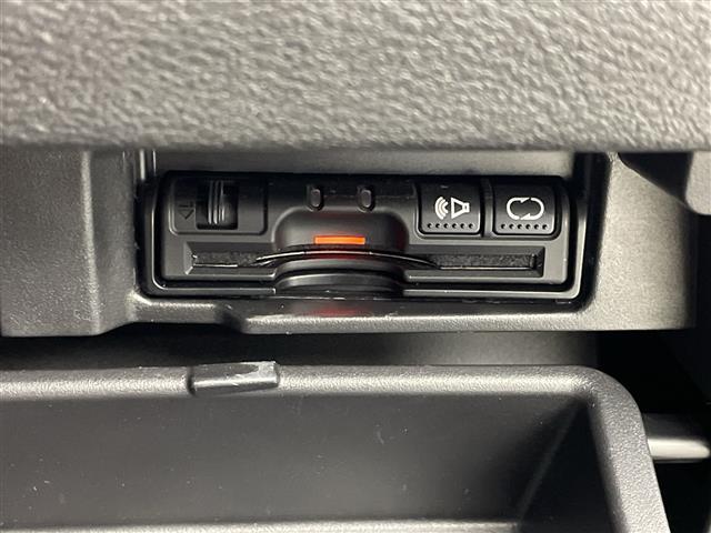 セレナ ハイウェイスター　Ｖセレクション　純正ナビ　パーキングアシスト　アラウンドビューカメラ　両側パワースライドドア　衝突軽減ブレーキ　コーナーセンサー　クルーズコントロール　純正アルミホイール　ＥＴＣ　ＬＥＤヘッドライト　プッシュスタート（16枚目）