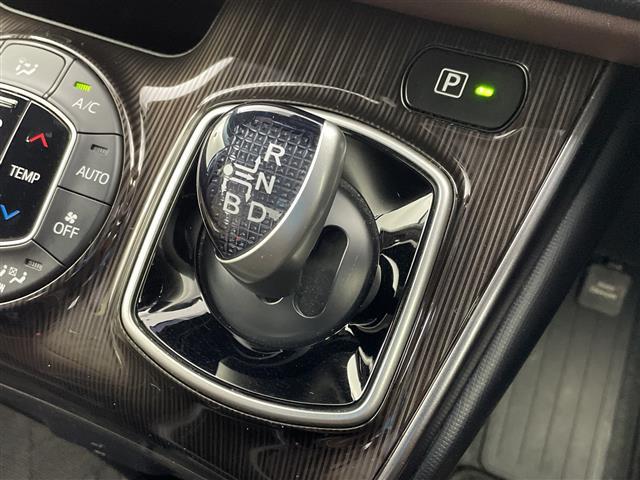 エスクァイア ハイブリッドGi プレミアムパッケージ ALPINE9インチナビ CD DVD SD Bluetooth HDMI ALPINEフリップダウンモニター 両側パワースライドドア バックカメラ クルーズコントロール 前席シートヒーター ETC(8枚目)