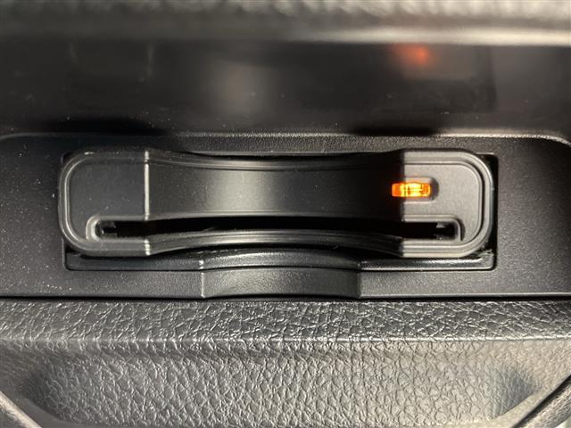 エスクァイア ハイブリッドGi プレミアムパッケージ ALPINE9インチナビ CD DVD SD Bluetooth HDMI ALPINEフリップダウンモニター 両側パワースライドドア バックカメラ クルーズコントロール 前席シートヒーター ETC(10枚目)