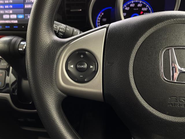 Ｎ－ＢＯＸカスタム Ｇ　純正８インチナビ　ＣＤ　ＤＶＤ　Ｂｌｕｅｔｏｏｔｈ　ＴＶ　ＨＤＭＩ　ＳＤ　バックカメラ　両側パワースライドドア　ＥＴＣ　フォグランプ　スマートキー　電動格納ミラー　純正ＡＷ　ドアバイザー　ＬＥＤライト（9枚目）