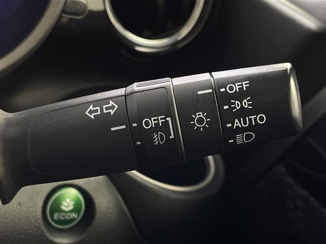 Ｎ－ＢＯＸカスタム Ｇ　純正８インチナビ　ＣＤ　ＤＶＤ　Ｂｌｕｅｔｏｏｔｈ　ＴＶ　ＨＤＭＩ　ＳＤ　バックカメラ　両側パワースライドドア　ＥＴＣ　フォグランプ　スマートキー　電動格納ミラー　純正ＡＷ　ドアバイザー　ＬＥＤライト（11枚目）