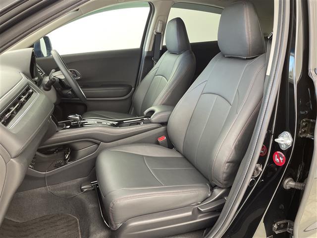 ヴェゼル ハイブリッド・ホンダセンシング　純正７インチナビ　ＣＤ　ＤＶＤ　Ｂｌｕｅｔｏｏｔｈ　フルセグ　バックカメラ　前後ドライブレコーダー　レーダークルーズコントロール　パドルシフト　ステアリングスイッチ　ＥＴＣ　レザーシート　スマートキー（21枚目）