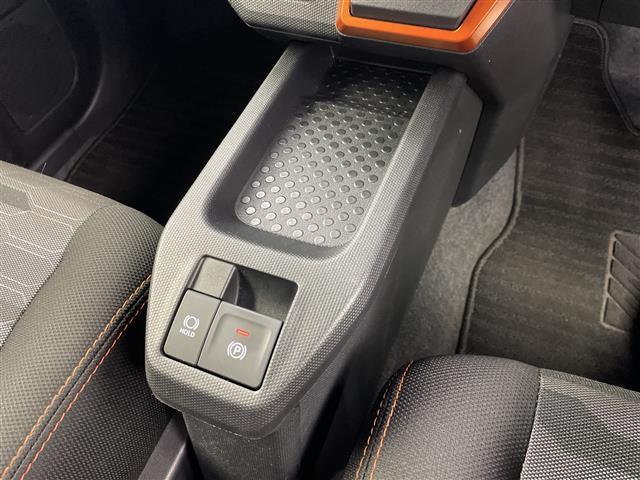 タフト Ｇ　７インチナビ　前席シートヒーター　電子パーキング　ホールド機能　コーナーセンサー　ＬＥＤヘッドライト　フォグランプ　衝突軽減ブレーキ　横滑り防止装置　エンジンスタートボタン　スマートキー　ＡＡＣ（17枚目）