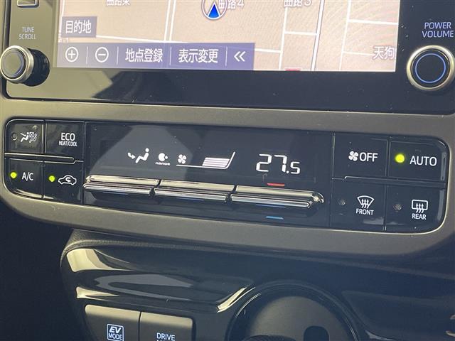 プリウス Ｓツーリングセレクション・ブラックエディション　メーカーナビ　フルセグＴＶ　Ｂｌｕｅｔｏｏｔｈ　追従型クルーズコントロール　レーンキープアシスト　ＡＣ１００Ｖ　シートヒーター　ステアリングリモコン　ビルトインＥＴＣ　純正フロアマット　電格ミラー（8枚目）