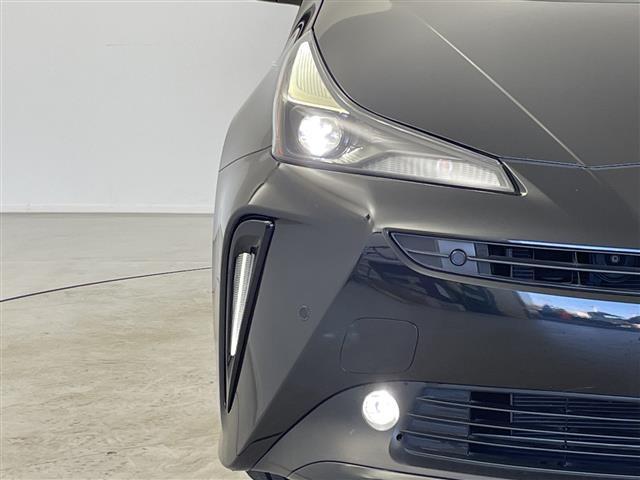 プリウス Ｓツーリングセレクション・ブラックエディション　メーカーナビ　フルセグＴＶ　Ｂｌｕｅｔｏｏｔｈ　追従型クルーズコントロール　レーンキープアシスト　ＡＣ１００Ｖ　シートヒーター　ステアリングリモコン　ビルトインＥＴＣ　純正フロアマット　電格ミラー（35枚目）