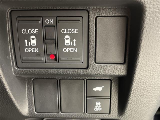 ステップワゴン ｅ：ＨＥＶスパーダ　プレミアムライン　１５．６インチフリップダウンモニター　１１．４インチディーラーオプションナビ　ＣＤ　ＤＶＤ　Ｂｌｕｅｔｏｏｔｈ　ＵＳＢ　フルセグ　全周囲カメラ　両側パワースライドドア　ホンダセンシング　シートヒーター（6枚目）