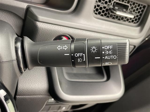 ステップワゴン ｅ：ＨＥＶスパーダ　プレミアムライン　１５．６インチフリップダウンモニター　１１．４インチディーラーオプションナビ　ＣＤ　ＤＶＤ　Ｂｌｕｅｔｏｏｔｈ　ＵＳＢ　フルセグ　全周囲カメラ　両側パワースライドドア　ホンダセンシング　シートヒーター（17枚目）