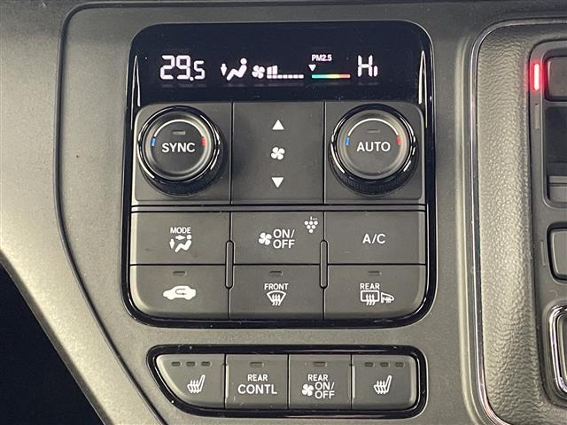 ステップワゴン ｅ：ＨＥＶスパーダ　純正１１型ナビ　フリップダウンモニター　バックカメラ　ブラインドスポットモニター　ドライブレコーダー　ＥＴＣ　両側パワースライドドア　ハーフレザーシート　シートヒーター　レーダークルーズコントロール（14枚目）