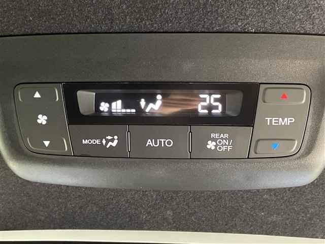 ステップワゴン ｅ：ＨＥＶスパーダ　純正１１型ナビ　フリップダウンモニター　バックカメラ　ブラインドスポットモニター　ドライブレコーダー　ＥＴＣ　両側パワースライドドア　ハーフレザーシート　シートヒーター　レーダークルーズコントロール（16枚目）