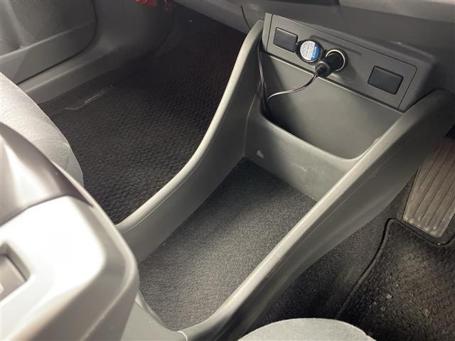 プリウスアルファ Ｇ　純正メモリーナビ　ＴＶ／Ｂｌｕｅｔｏｏｔｈ　クルーズコントロール　エンジンスタートボタン　ビルトインＥＴＣ　電格ミラー　ステアリングリモコン　ＡＡＣ　オートライト　ドライブレコーダー　スマートキー（19枚目）