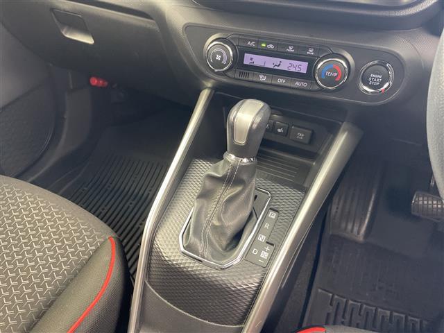 ライズ Ｚ　純正９インチナビ　全方位モニター　衝突軽減ブレーキ　レーンキープアシスト　コーナーセンサー　レーダークルーズコントロール　ＥＴＣ　ドライブレコーダー　シートヒーター　純正アルミホイール　フロアマット（12枚目）