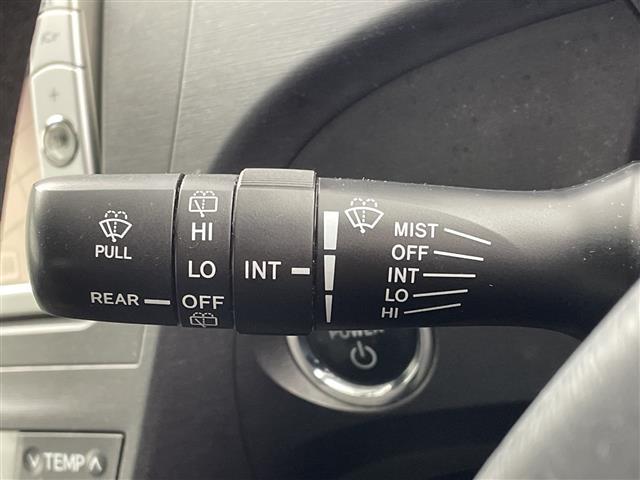 プリウス Ｓ　純正ナビ　ＴＶ　バックモニター　ビルトインＥＴＣ　オートライト　オートエアコン　スマートキー　プッシュスタート　電格ミラー　純正フロアマット　純正ドアバイザー　エンジンスタートボタン（10枚目）