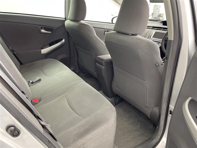 プリウス Ｓ　純正ナビ　ＴＶ　バックモニター　ビルトインＥＴＣ　オートライト　オートエアコン　スマートキー　プッシュスタート　電格ミラー　純正フロアマット　純正ドアバイザー　エンジンスタートボタン（23枚目）