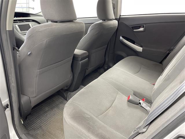 プリウス Ｓ　純正ナビ　ＴＶ　バックモニター　ビルトインＥＴＣ　オートライト　オートエアコン　スマートキー　プッシュスタート　電格ミラー　純正フロアマット　純正ドアバイザー　エンジンスタートボタン（26枚目）