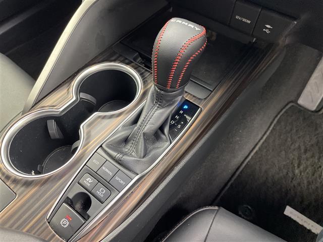 カムリ Ｇレザーパッケージ　メーカーナビ　フルセグＴＶ　Ｂｌｕｅｔｏｏｔｈ　フルモデリスタエアロ　電子パーキング　ホールド機能　コーナーセンサー　ビルトインＥＴＣ　純正ドラレコ　純正アルミホイール　ＬＥＤヘッドライト　Ｂカメ（18枚目）