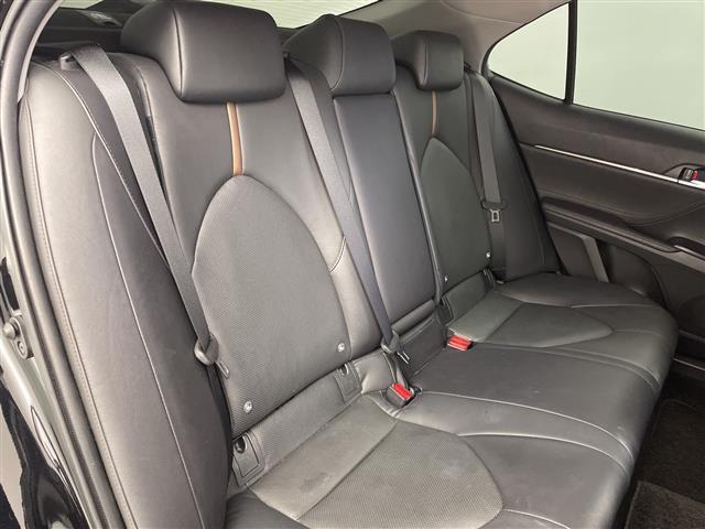 カムリ Ｇレザーパッケージ　メーカーナビ　フルセグＴＶ　Ｂｌｕｅｔｏｏｔｈ　フルモデリスタエアロ　電子パーキング　ホールド機能　コーナーセンサー　ビルトインＥＴＣ　純正ドラレコ　純正アルミホイール　ＬＥＤヘッドライト　Ｂカメ（30枚目）