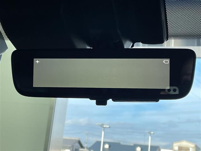 グランエース プレミアム　オプションブラックレザーシート　メーカーディスプレオーディオ　フルセグＴＶ　純正フリップダウンモニター　パノラミックビューモニター　デジタルインナーミラー　両側パワースライドドア　セーフティセンス（12枚目）