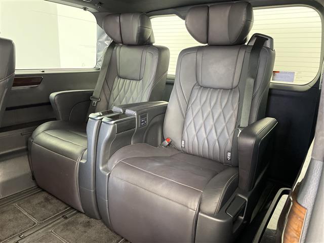 グランエース プレミアム　オプションブラックレザーシート　メーカーディスプレオーディオ　フルセグＴＶ　純正フリップダウンモニター　パノラミックビューモニター　デジタルインナーミラー　両側パワースライドドア　セーフティセンス（32枚目）