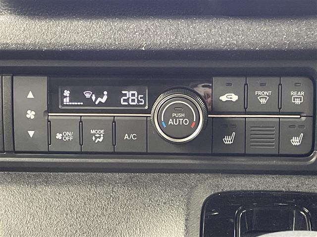 Ｎ－ＢＯＸカスタム コーディネートスタイル　両側パワスラ　純正９インチナビ　ＡｐｐｌｅＣａｒＰｌａｙ　ＡｎｄｒｏｉｄＡｕｔｏ　レザーシート　シートヒーター　レーダークルーズコントロール　レーンキープアシスト　先行車発信お知らせ機能　標識認識機能（7枚目）