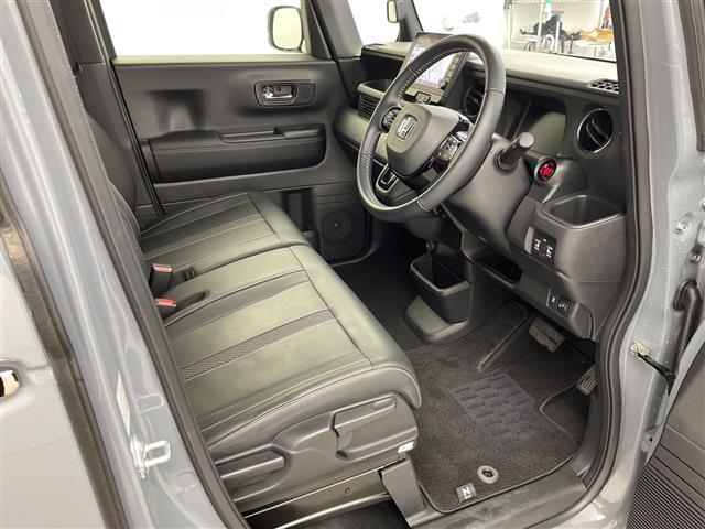 Ｎ－ＢＯＸカスタム コーディネートスタイル　両側パワスラ　純正９インチナビ　ＡｐｐｌｅＣａｒＰｌａｙ　ＡｎｄｒｏｉｄＡｕｔｏ　レザーシート　シートヒーター　レーダークルーズコントロール　レーンキープアシスト　先行車発信お知らせ機能　標識認識機能（18枚目）