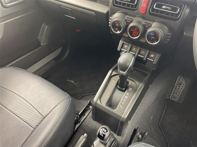 ジムニーシエラ ＪＣ　カロッツェリア８インチナビ　ＣＤ　ＤＶＤ　フルセグ　Ｂｌｕｅｔｏｏｔｈ　ＨＤＭＩ　ＡｐｐｌｅＣａｒＰｌａｙ　バックカメラ　クルーズコントロール　ステアリングスイッチ　前席シートヒーター　レザーカバー（8枚目）