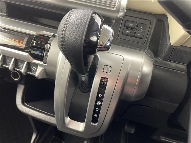 クロスビー ハイブリッドＭＺ　デュアルセンサーブレーキ　パナソニック７インチナビ　バックカメラ　クルーズコントロール　パドルシフト　オートＬＥＤライト　プッシュスタート　ステアリングスイッチ　ＥＴＣ　スマートキー　純正ＡＷ（7枚目）