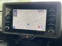ヤリス ハイブリッドＸ　純正ナビ　ＡＭ　ＦＭ　Ｂｌｕｅｔｏｏｔｈ　バックカメラ　レーダークルーズコントロール　レーンキープアシスト　プリクラッシュセーフティ　ステアリングスイッチ　ビルトインＥＴＣ　オートライト　リモコンキー（3枚目）