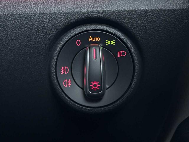 アップ！ アップ！ＧＴＩ　６００台限定車　６速マニュアル　ＧＴＩ専用タータンチェック柄シート　シートヒーター　ＧＴＩ専用１７インチアルミホイール　純正オーディオ　Ｂｌｕｅｔｏｏｔｈ接続　コーナーセンサー　ワンオーナー　禁煙車（22枚目）