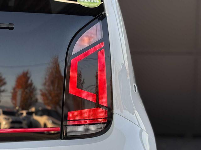 アップ！ アップ！ＧＴＩ　６００台限定車　６速マニュアル　ＧＴＩ専用タータンチェック柄シート　シートヒーター　ＧＴＩ専用１７インチアルミホイール　純正オーディオ　Ｂｌｕｅｔｏｏｔｈ接続　コーナーセンサー　ワンオーナー　禁煙車（33枚目）