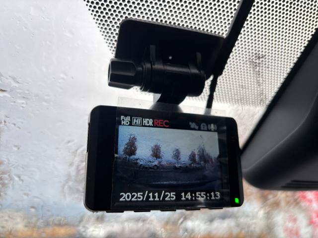 ヤリス Ｇ　純正メモリーナビ　Ｂｌｕｅｔｏｏｔｈ接続　バックカメラ　ドライブレコーダー　ＥＴＣ　社外１５インチアルミホイール　ＬＥＤライト　フルオートエアコン　スマートキー　サイドカーテンエアバッグ　禁煙車（8枚目）