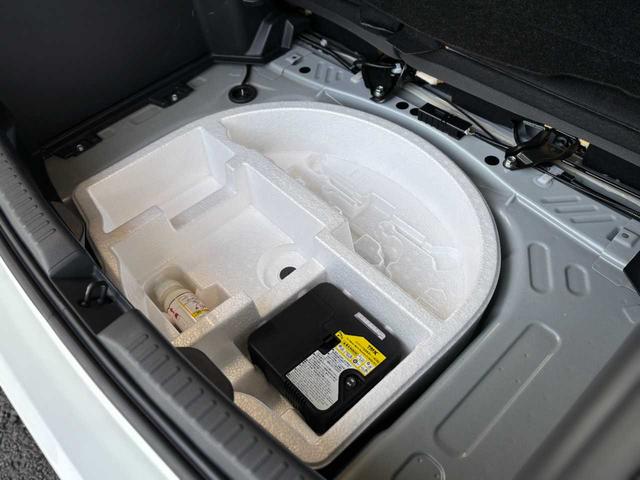 ヤリス Ｇ　純正メモリーナビ　Ｂｌｕｅｔｏｏｔｈ接続　バックカメラ　ドライブレコーダー　ＥＴＣ　社外１５インチアルミホイール　ＬＥＤライト　フルオートエアコン　スマートキー　サイドカーテンエアバッグ　禁煙車（31枚目）