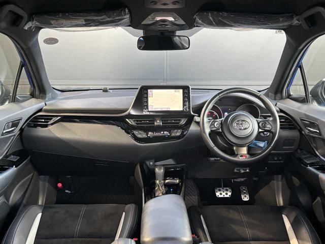 Ｃ－ＨＲ Ｓ　ＧＲスポーツ　ＴＲＤエアロパーツ　ＧＲドレスアップマフラー　純正メモリーナビ　Ｂｌｕｅｔｏｏｔｈ接続　バックカメラ　ＥＴＣ　ハーフレザーシート　１９インチアルミホイール　禁煙車（7枚目）