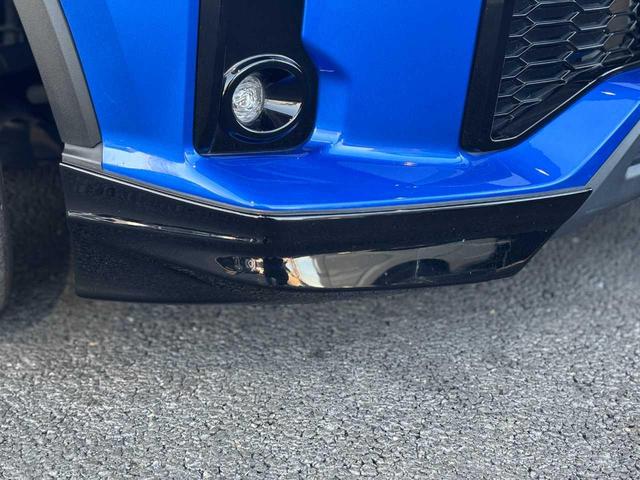 Ｃ－ＨＲ Ｓ　ＧＲスポーツ　ＴＲＤエアロパーツ　ＧＲドレスアップマフラー　純正メモリーナビ　Ｂｌｕｅｔｏｏｔｈ接続　バックカメラ　ＥＴＣ　ハーフレザーシート　１９インチアルミホイール　禁煙車（8枚目）