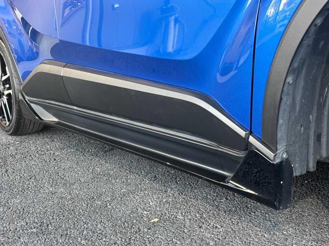 Ｃ－ＨＲ Ｓ　ＧＲスポーツ　ＴＲＤエアロパーツ　ＧＲドレスアップマフラー　純正メモリーナビ　Ｂｌｕｅｔｏｏｔｈ接続　バックカメラ　ＥＴＣ　ハーフレザーシート　１９インチアルミホイール　禁煙車（9枚目）