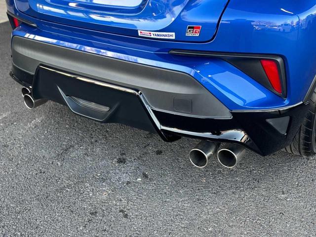Ｃ－ＨＲ Ｓ　ＧＲスポーツ　ＴＲＤエアロパーツ　ＧＲドレスアップマフラー　純正メモリーナビ　Ｂｌｕｅｔｏｏｔｈ接続　バックカメラ　ＥＴＣ　ハーフレザーシート　１９インチアルミホイール　禁煙車（10枚目）