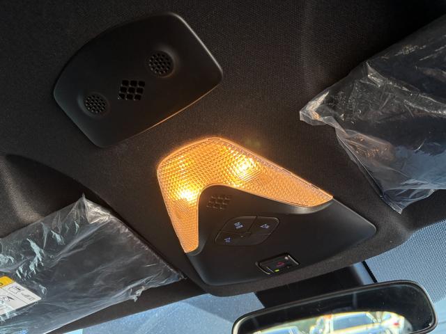 Ｃ－ＨＲ Ｓ　ＧＲスポーツ　ＴＲＤエアロパーツ　ＧＲドレスアップマフラー　純正メモリーナビ　Ｂｌｕｅｔｏｏｔｈ接続　バックカメラ　ＥＴＣ　ハーフレザーシート　１９インチアルミホイール　禁煙車（15枚目）