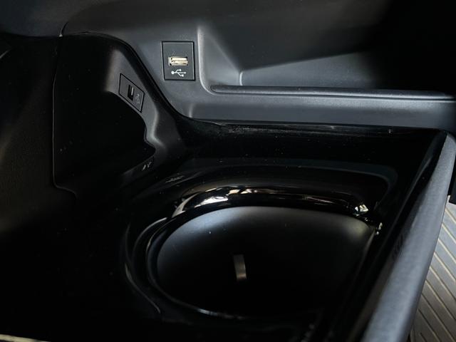 Ｃ－ＨＲ Ｓ　ＧＲスポーツ　ＴＲＤエアロパーツ　ＧＲドレスアップマフラー　純正メモリーナビ　Ｂｌｕｅｔｏｏｔｈ接続　バックカメラ　ＥＴＣ　ハーフレザーシート　１９インチアルミホイール　禁煙車（19枚目）